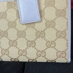 売れ切れ　週末限定値引き価格表示中！土日のみGUCCI二つ折り財布の画像