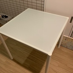 ガラステーブル