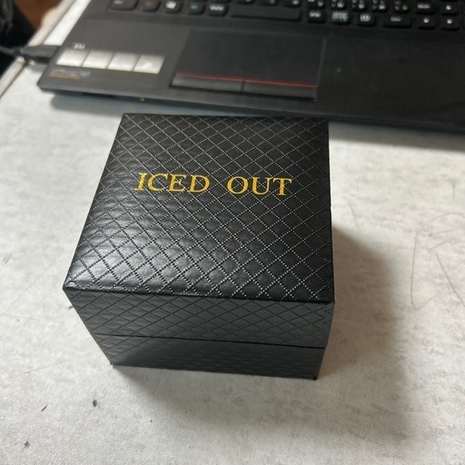 ICED OUT腕時計⌚️早い者
勝ち❗️受け渡し場所を変更したければメッセージでお伝え下さい。