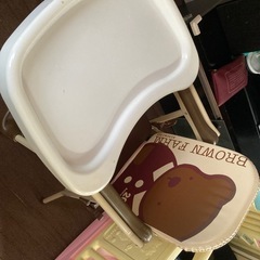 ベビーチェアー　テーブル付きの画像