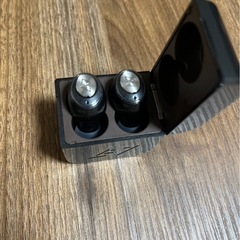【売却済】AVIOT ワイヤレスイヤホン、充電ケース、充電ケーブルセット ブラックの画像