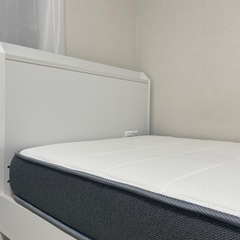 【超美品】
マットレスとベッドフレームの画像