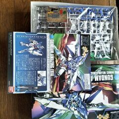 HGガンダムエクシアダークマターとHGアメイジングエクシアの画像