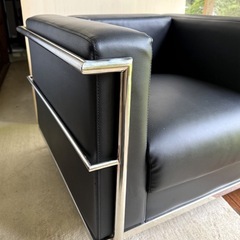  ル・コルビジェ LC2 リプロダクトソファ Le Corbusier
 ジェネリック家具の画像