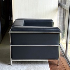  ル・コルビジェ LC2 リプロダクトソファ Le Corbusier
 ジェネリック家具の画像