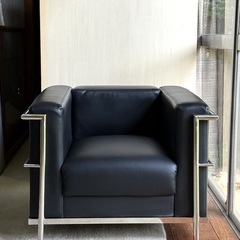  ル・コルビジェ LC2 リプロダクトソファ Le Corbusier
 ジェネリック家具の画像