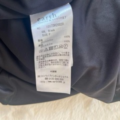 美品　アースミュージック＆エコロジー 小花柄プリーツワンピース　黒の画像