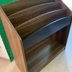 決まりました‼️処分予定！収納家具 本 スリッパなどの画像