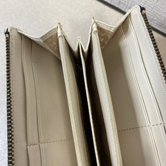 ケイトスペード　長財布　紺　白
の画像
