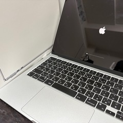 MacBook Air 2022 M2 ほぼ新品同様。早い者勝ち...
