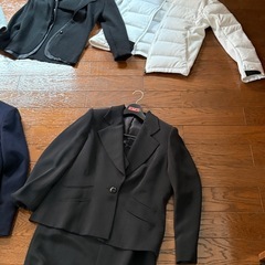 タダ！　大量の洋服　ブランド品なども多数あります　量があるのでプロの方の一括引き取りのみ！の画像
