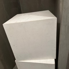演劇　芝居　舞台美術　白い箱３台の画像