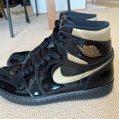Nike Air Jordan 1 High OG "Black-Metalic Gold"555088-032 の画像