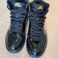 Nike Air Jordan 1 High OG "Black-Metalic Gold"555088-032 の画像
