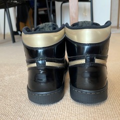 Nike Air Jordan 1 High OG "Black-Metalic Gold"555088-032 の画像