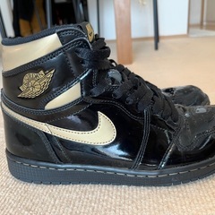 Nike Air Jordan 1 High OG "Black-Metalic Gold"555088-032 の画像