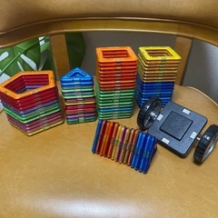 お取引中／マグフォーマー　70ピース以上！タイヤ付きの画像