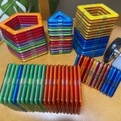 お取引中／マグフォーマー　70ピース以上！タイヤ付きの画像