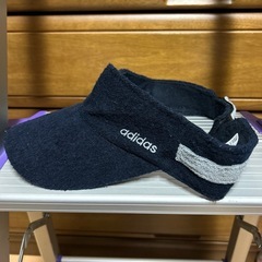 adidasサンバイザー