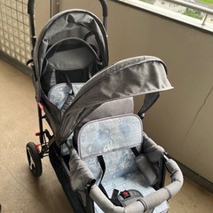 2人用のベビーカー(前後)の画像