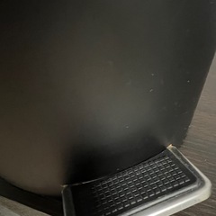 ペダル式　消臭機能ゴミ箱　の画像