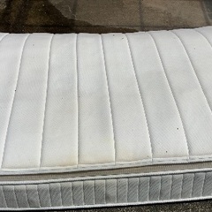 ニトリ　ダブルベッド🛏️ マットレス　2つで１万2000円