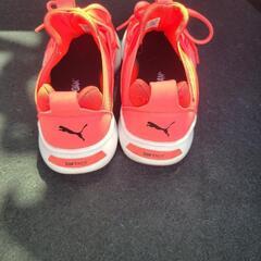 PUMAランニングスニーカーの画像