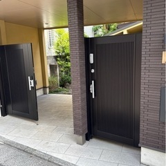 タダ！　大量の洋服　ブランド品なども多数あります　量があるのでプロの方の一括引き取りのみ！の画像