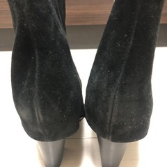 VINCE CAMUTO  スエードショートブーツの画像