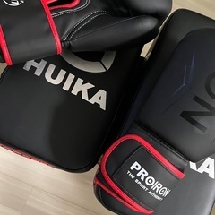 ボクシンググローブ&ミットのセットの画像