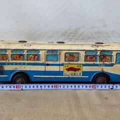 全て壊れています　ブリキおもちゃ　程度最悪　ジャンク　ボロボロ　ボコボコ　サビサビ　ゼンマイ式　車　不動　おまけ付の画像
