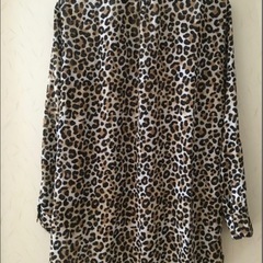 美品！！H&M トップス 　お洒落な豹柄ブランスの画像