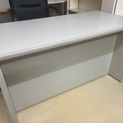 まだまだ丈夫な事務所デスクです(^^)
の画像