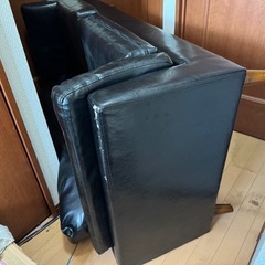 黒革調ソファ 2人掛け 引き取り限定（サイズ：約145×75×70cm）の画像