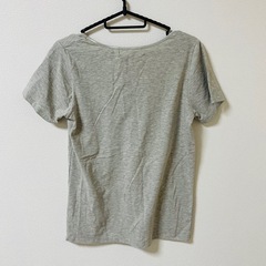 半袖 グレー Tシャツの画像