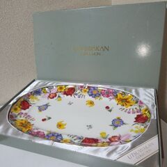 未使用！花柄　楕円形　皿　オーバル　陶磁器製　UTSUWAKAN...
