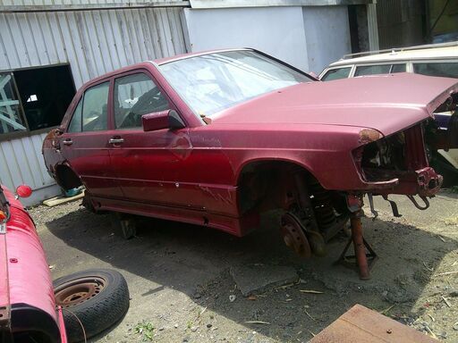 Mベンツ190Eリサイクル解体車―エンジンミツション―デフ装備引き取り限定5万にて販売