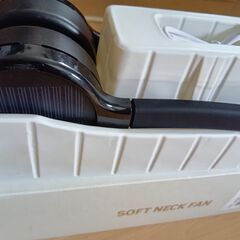 [値下げ]首掛け扇風機 ソーラー充電式 の画像