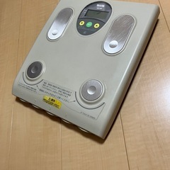 タニタ脂肪計付体重計ヘルスメーターTBF-534の画像
