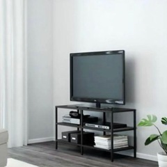 IKEA VITTSJO ヴィットショー テレビ台 ブラックブラウン ガラスの画像
