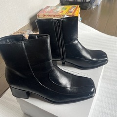 黒色レディースブーツの画像