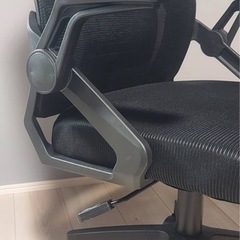 新品未使用品 ブラック組み立て完成品オフィスチェア デスクチェア 人間工学 テレワーク 疲れない 椅子 腰サポート 跳ね上げ式アームレスト 3Dヘッドレスト ロッキング機能 高反発クッション PCチェア 通気性メッシュ ゲーミング/勉強/事務用 おしゃれ パソコン ブラックの画像