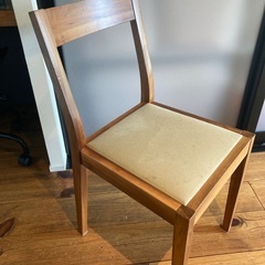 無印の椅子二脚無料で譲ります。