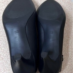 【女性用】ブラックハイヒール　22.5cm  の画像