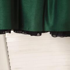 （話し中）グリーン　パーティドレスの画像