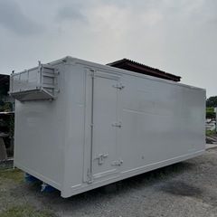 仕上げ済み！超便利！横扉付き！断熱材入り！バイクガレージ！使い勝手抜群！倉庫物置用 3トン保冷ロングワイドコンテナの画像