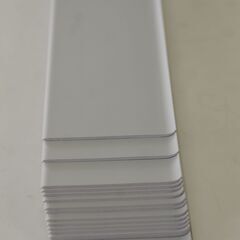 サンゲツ　ソフト巾木　明るいグレー色の画像