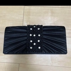 クラッチバッグ チェーン付き 黒 プリーツ ビーズの画像