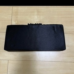 クラッチバッグ チェーン付き 黒 プリーツ ビーズの画像