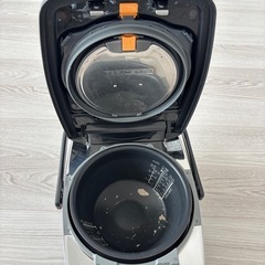 象印　ZOJIRUSHI 炊飯器　NW-AT10 南部鉄器　極め羽釜　の画像